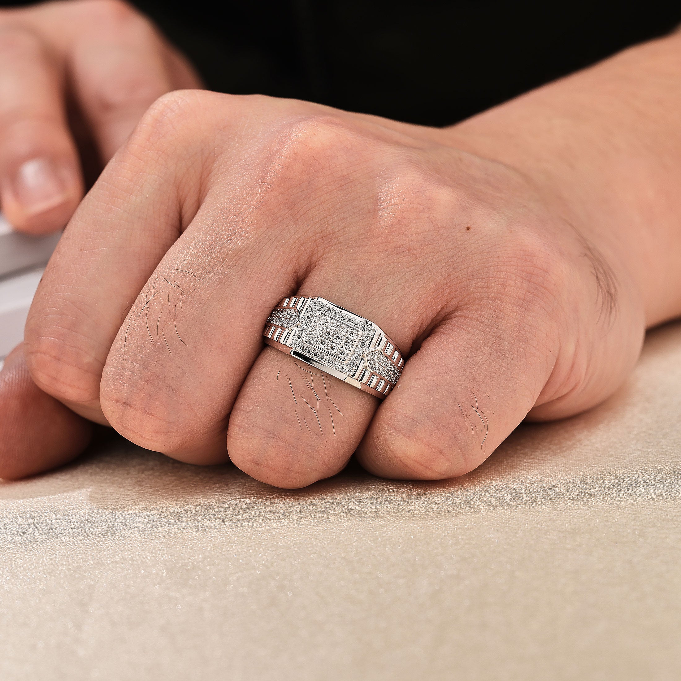 Moissanite Rings for Men D Color VVS1 Round Cut 1.0ct White Gold Plated Mens Wedding Band Eternity Ring Promise Rings for Him